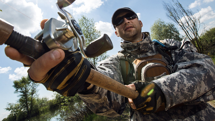 Comparing Fishing Gloves for Different Climates
